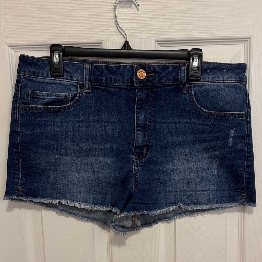 SO Women's dark wash Jean Shorts